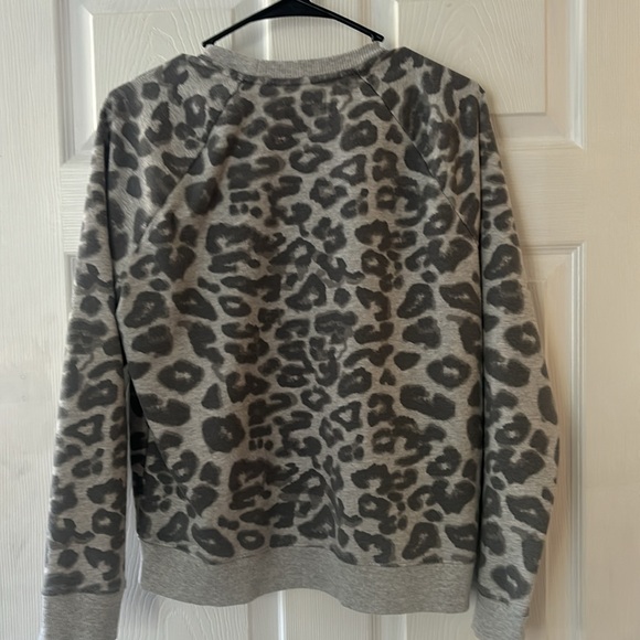 Lucky brand crew gray cheetah print sweater. - Picture 4 of 4